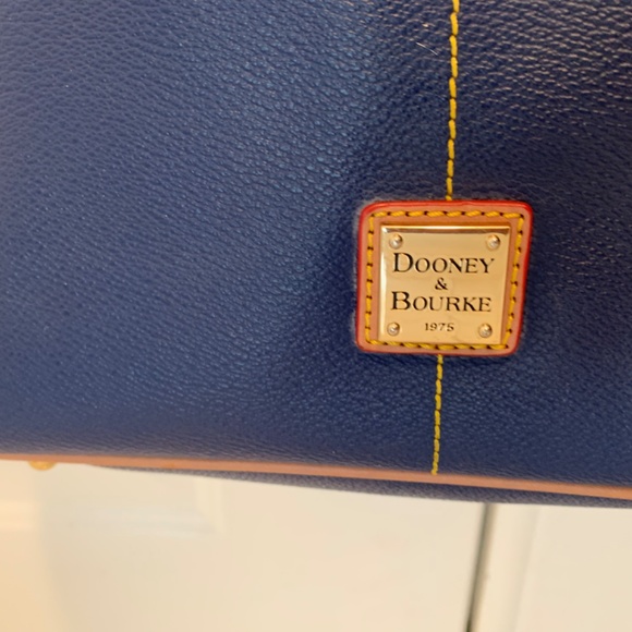 Dooney and Bourke navy and tan shoulder bag - Picture 5 of 10